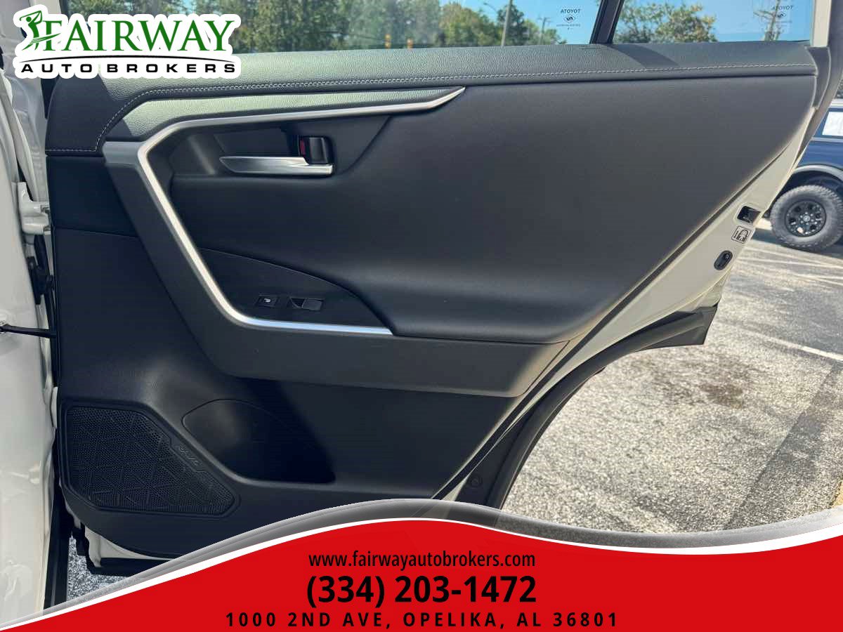 Used 2019 Toyota RAV4 Limited w/ Cold Weather Package FWD image 31