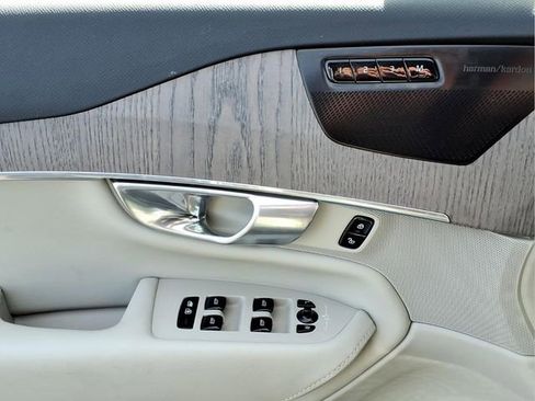 Used 2024 Volvo XC90 B6 Plus w/ Protection Package Premier AWD/4WD image 17