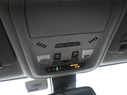 Used 2023 GMC Terrain SLT image 22