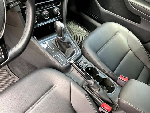 Used 2018 Volkswagen Golf SE FWD image 17
