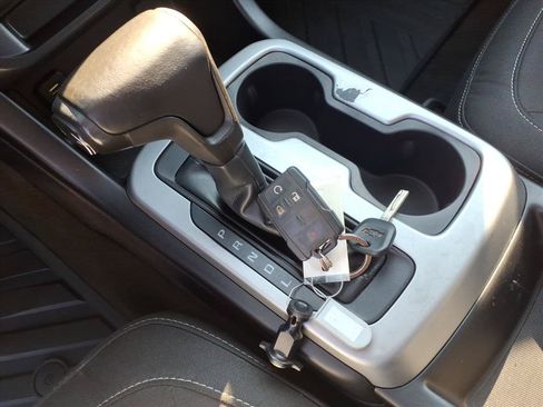 Used 2018 Chevrolet Colorado LT w/ LT Convenience Package RWD image 13