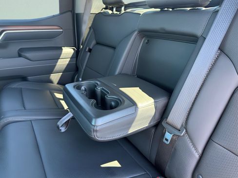 Used 2025 GMC Sierra 1500 Denali w/ Denali Reserve Package AWD/4WD image 18