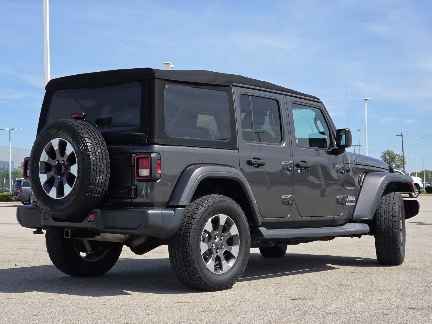 Used 2018 Jeep Wrangler Unlimited Sahara AWD/4WD image 15