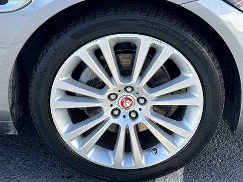 Used 2020 Jaguar XF Prestige image 33