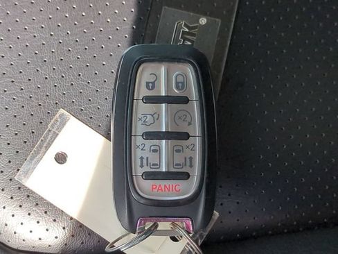 Used 2023 Chrysler Pacifica Touring-L FWD image 31