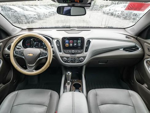Used 2018 Chevrolet Malibu Premier w/ Premier Sun and Wheel Package FWD image 14