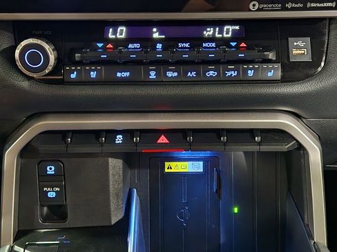 Used 2023 Toyota Tundra Limited image 38