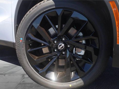 New 2026 Nissan Rogue SL AWD/4WD image 3