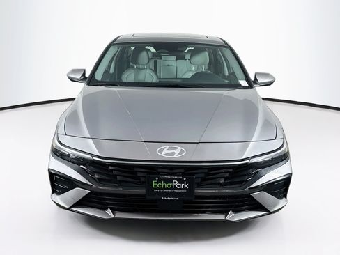 Used 2025 Hyundai Elantra Limited FWD image 2
