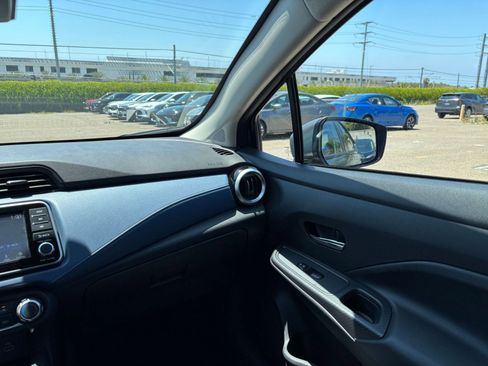 Used 2025 Nissan Versa SV FWD image 33