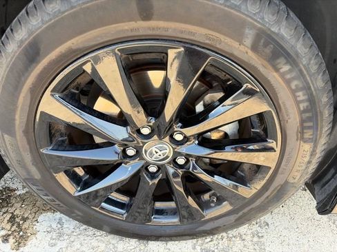 Used 2018 Toyota Camry LE FWD image 8