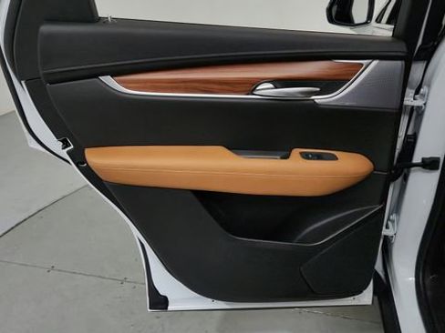 Certified 2025 Cadillac XT5 Premium Luxury w/ LPO, Floor Liner Package image 17