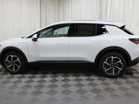 New 2026 Chevrolet Equinox EV LT image 37