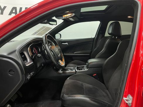 Used 2019 Dodge Charger Scat Pack w/ Dynamics Package image 13
