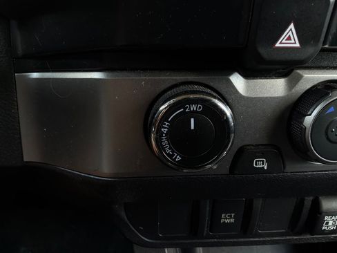 Used 2021 Toyota Tacoma SR5 AWD/4WD image 28