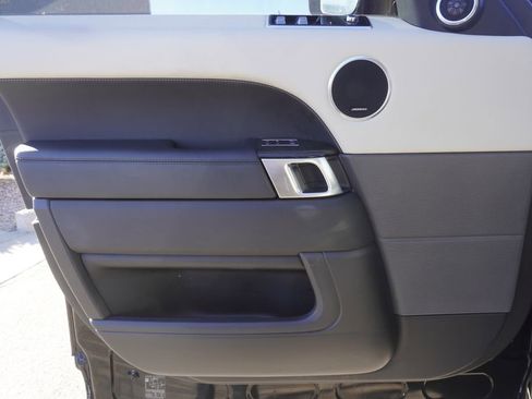 Used 2020 Land Rover Range Rover Sport HSE image 17