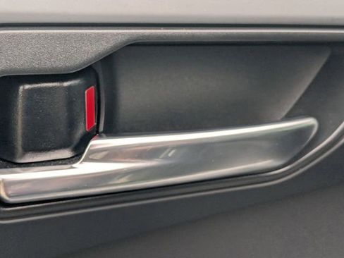 Used 2023 Toyota Highlander XLE FWD image 13