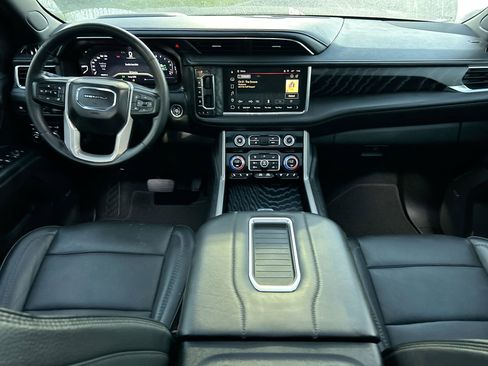 Used 2023 GMC Yukon XL Denali image 18