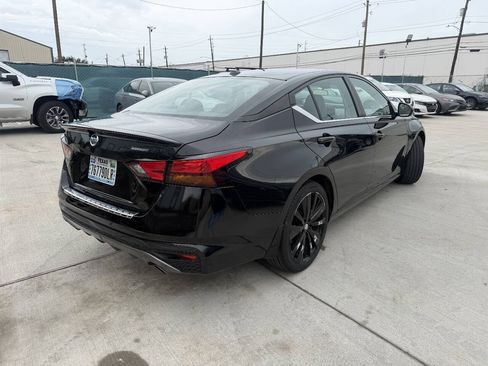 Used 2022 Nissan Altima 2.5 SR w/ Midnight Edition Package FWD image 6