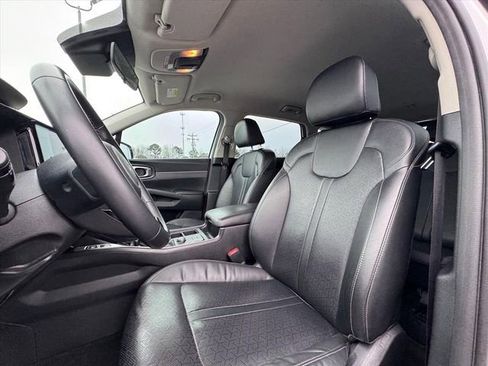 Used 2023 Kia Sorento S image 14