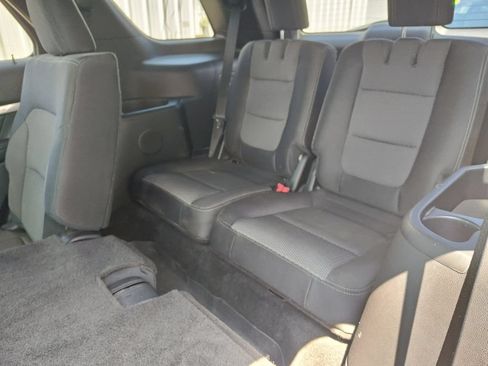 Used 2016 Ford Explorer XLT w/ Equipment Group 201A AWD/4WD image 29