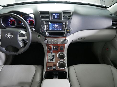 Used 2013 Toyota Highlander Limited image 10