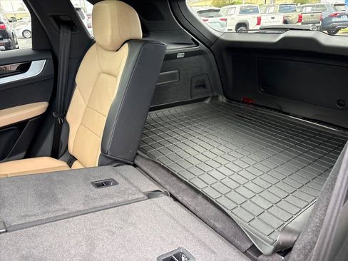 Used 2025 Porsche Cayenne image 8