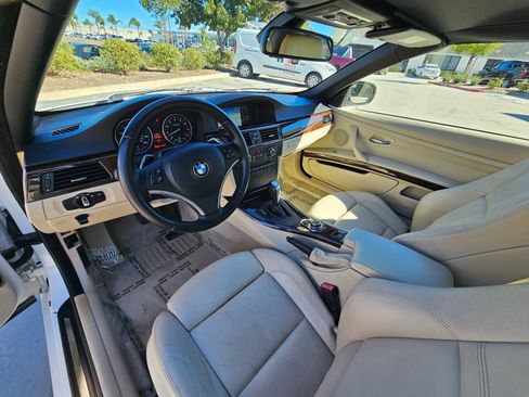 Used 2011 BMW 328i Convertible image 18