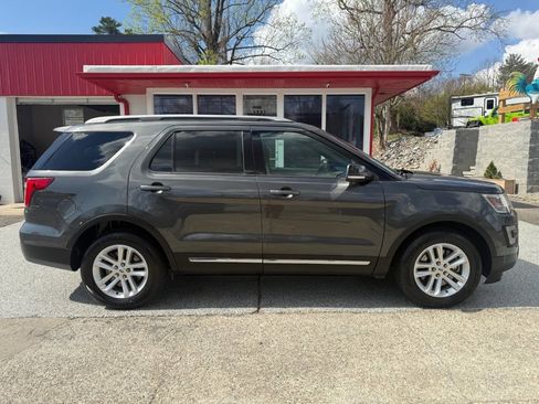Used 2016 Ford Explorer XLT w/ Equipment Group 202A image 13