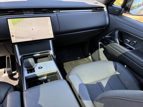 Used 2025 Land Rover Range Rover Long Wheelbase SE AWD/4WD image 18