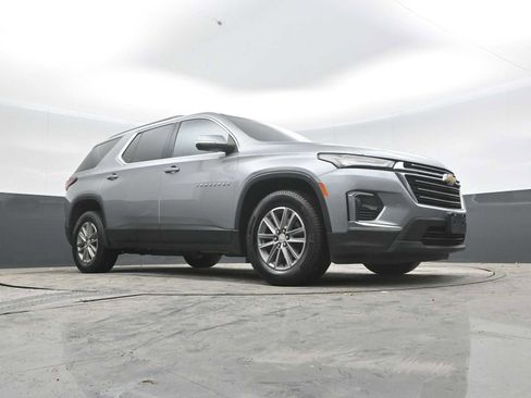 Used 2023 Chevrolet Traverse LT FWD image 50