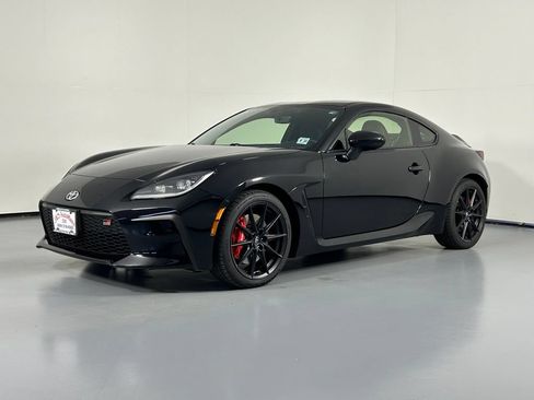 Used 2025 Toyota GR86 Premium w/ Performance Package RWD image 3