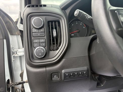 Used 2024 GMC Sierra 3500 Pro w/ Convenience Package image 21