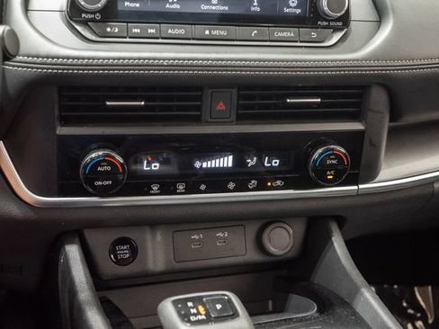 Used 2025 Nissan Rogue SV AWD/4WD image 18