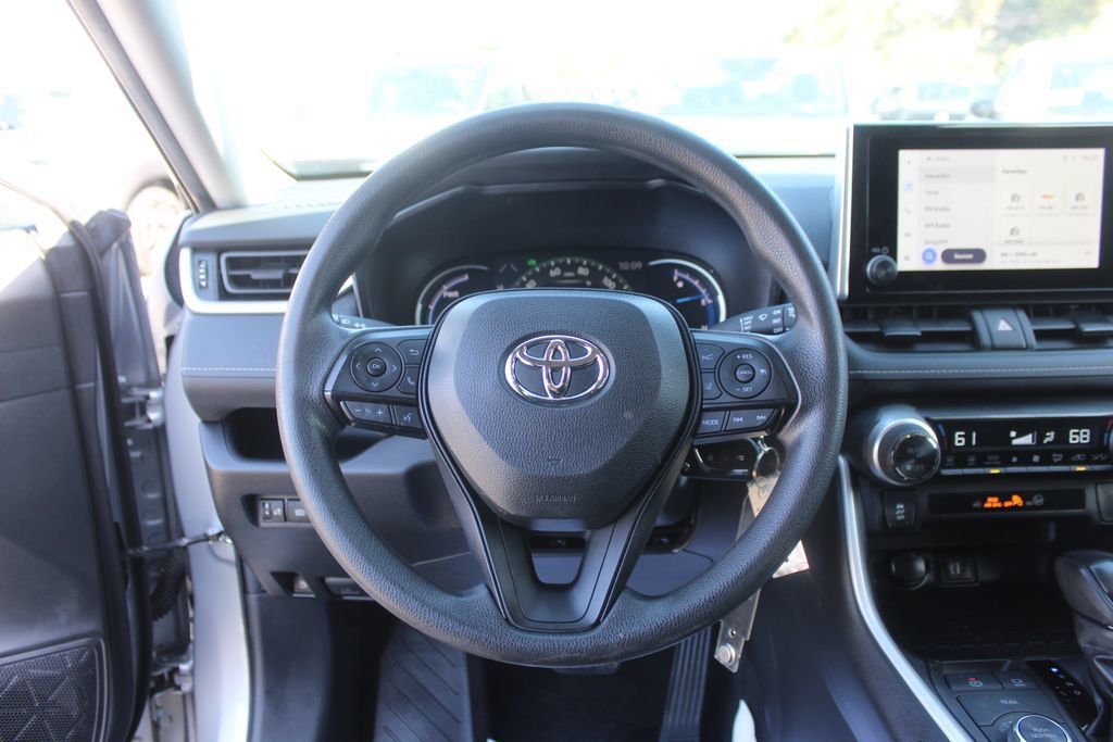 Used 2024 Toyota RAV4 LE AWD/4WD image 15