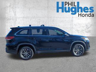 Used 2019 Toyota Highlander FWD V6 video 2