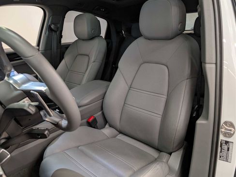 Used 2023 Porsche Cayenne Coupe image 5