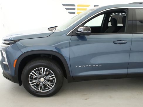 Certified 2026 Chevrolet Traverse LT FWD image 5
