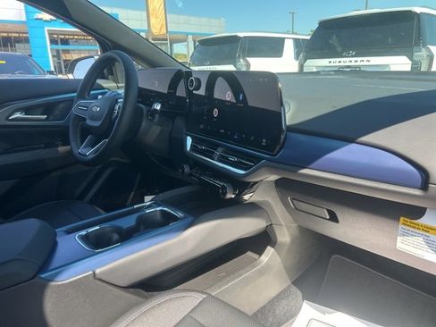 New 2026 Chevrolet Equinox EV LT image 33