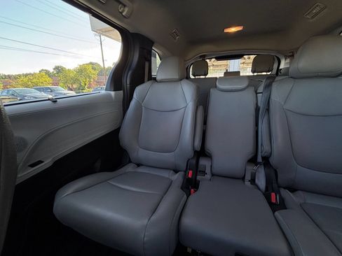 Used 2025 Toyota Sienna XLE FWD image 43