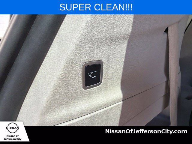 Used 2024 Chrysler Pacifica Touring-L FWD image 16