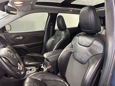 Used 2020 Jeep Cherokee Latitude Plus w/ Comfort/Convenience Group image 10