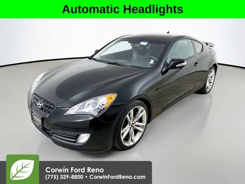 Used 2010 Hyundai Genesis 3.8 image 3