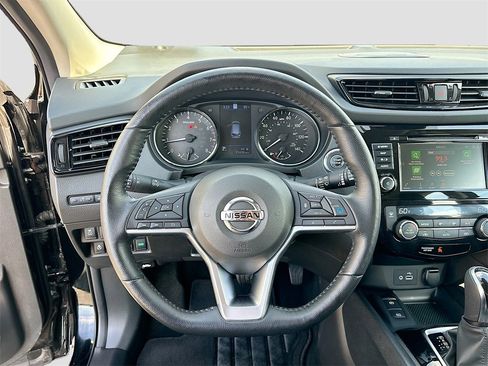 Used 2022 Nissan Rogue Sport SL w/ Premium Package image 11