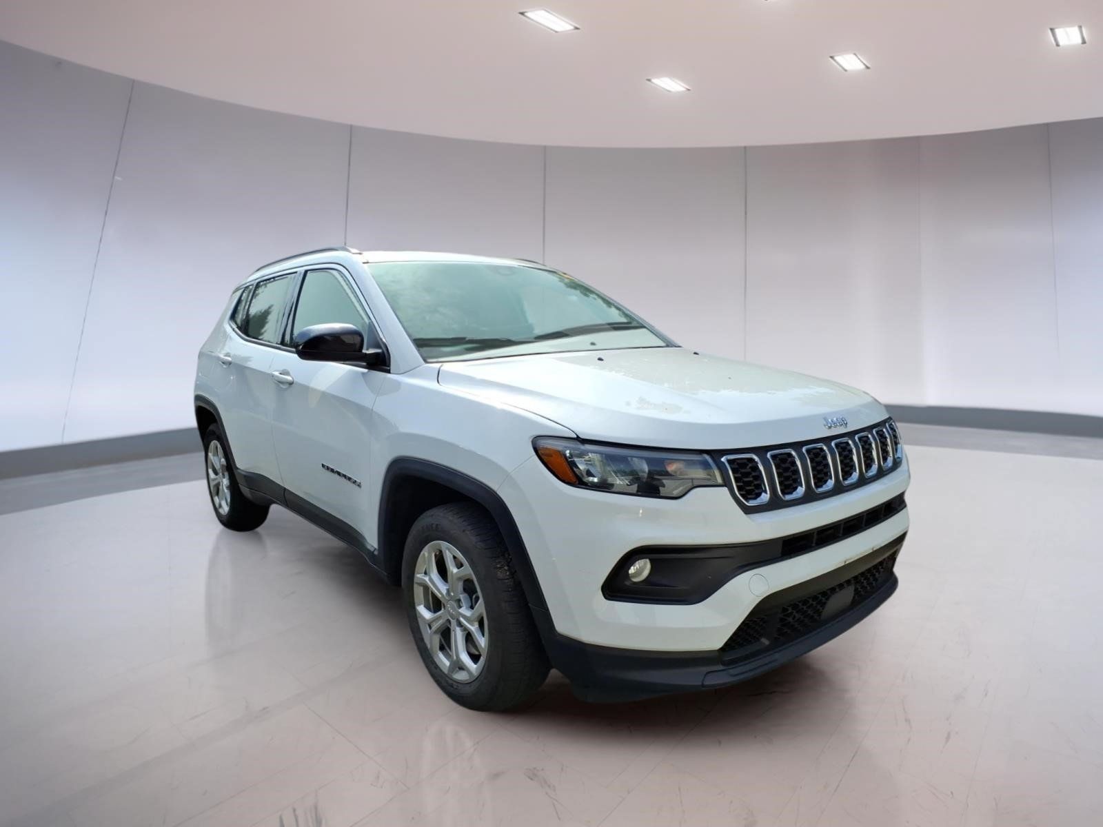 Used 2024 Jeep Compass Latitude AWD/4WD image 1