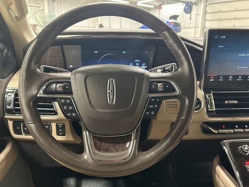 Used 2022 Lincoln Navigator Reserve image 13