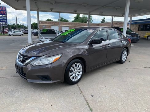 Used 2017 Nissan Altima 2.5 S w/ Power Driver Seat Package FWD image 3