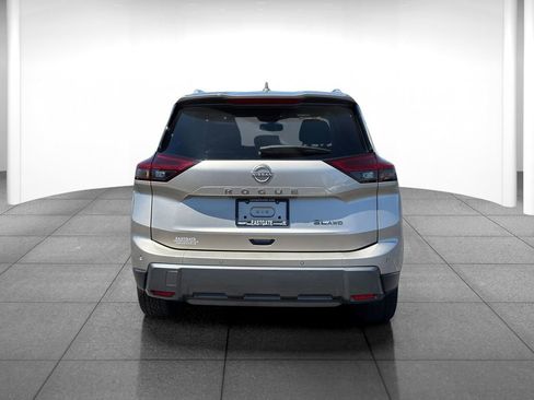 Used 2024 Nissan Rogue SL AWD/4WD image 6