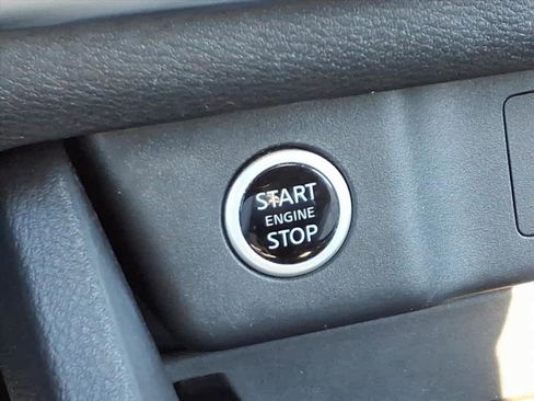 Used 2021 Nissan Rogue SV w/ Premium Package image 12