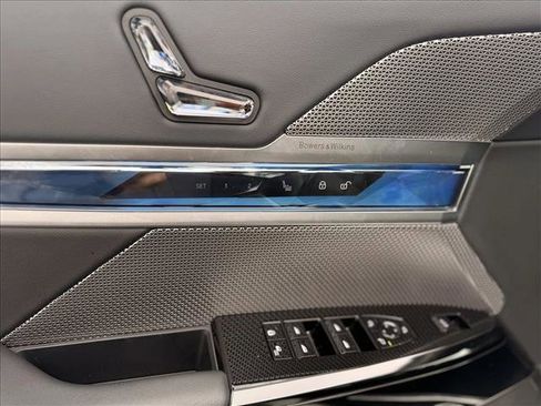 Used 2025 BMW 740i xDrive 740i xDrive image 15